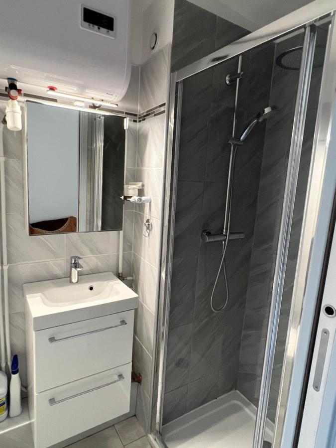 Joli Studio Tres Clair A Proximite Mer Pour 3 Personnes La Londe-les-Maures Ngoại thất bức ảnh