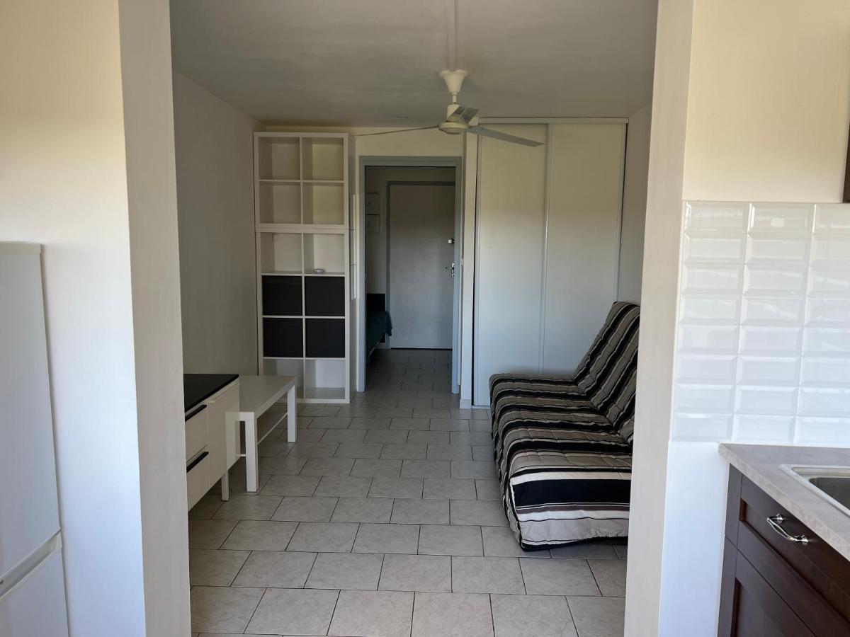 Joli Studio Tres Clair A Proximite Mer Pour 3 Personnes La Londe-les-Maures Ngoại thất bức ảnh
